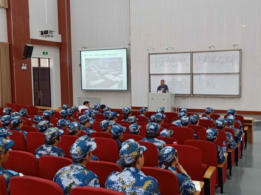 肉番
设工专业召开18级新生专业介绍会