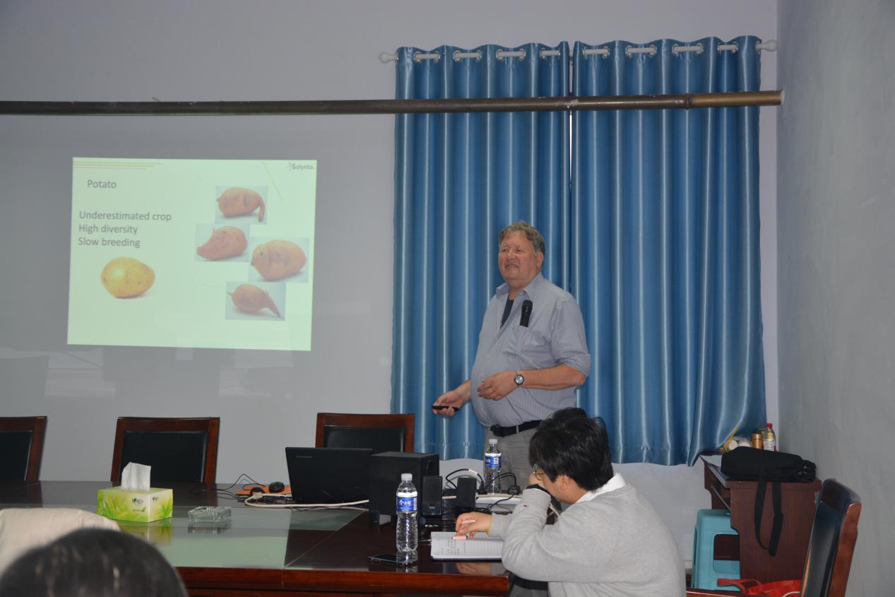 ߺѧ߼оԱSjaak van HeusdenӦΪⷬ
ʦ